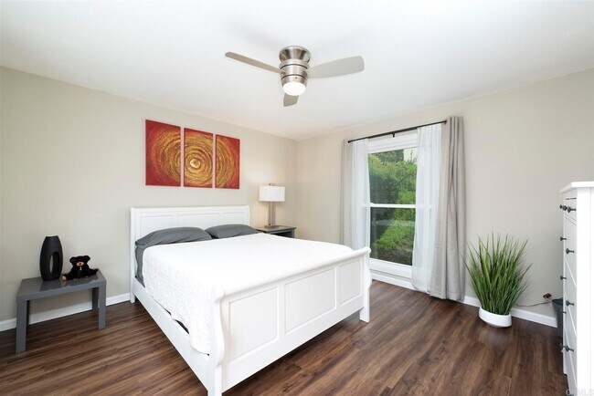 Building Photo - Turn-key 2 Bed 2 Bath retreat in Oceana 55...