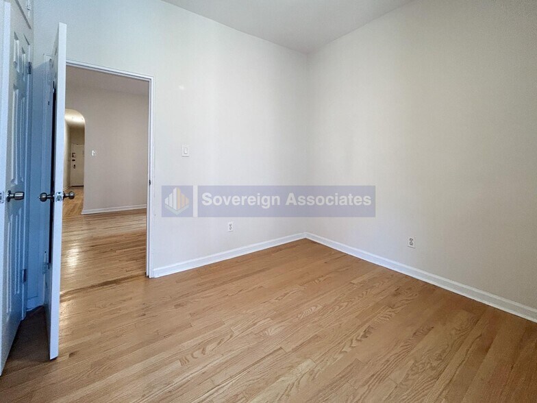 Building Photo - 209 W 102nd St