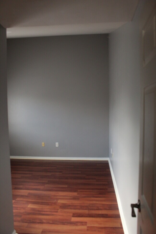 Building Photo - 821 Brandon Ave