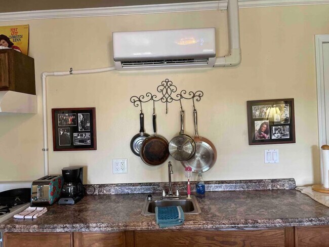 Building Photo - 176 Schools Dr