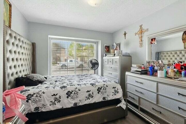 Building Photo - 404 Lindsay Pl SW