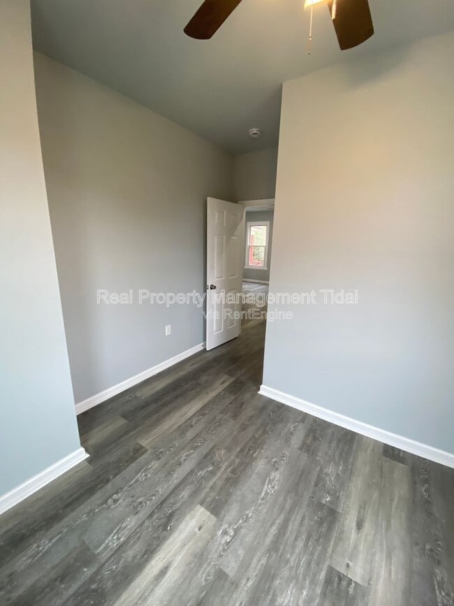 Building Photo - 22 Riverview Ave