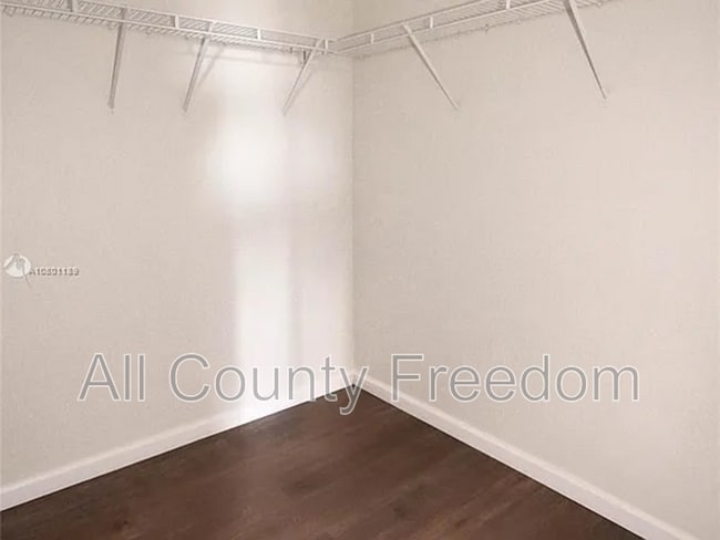 Building Photo - 8331 Vía Serena