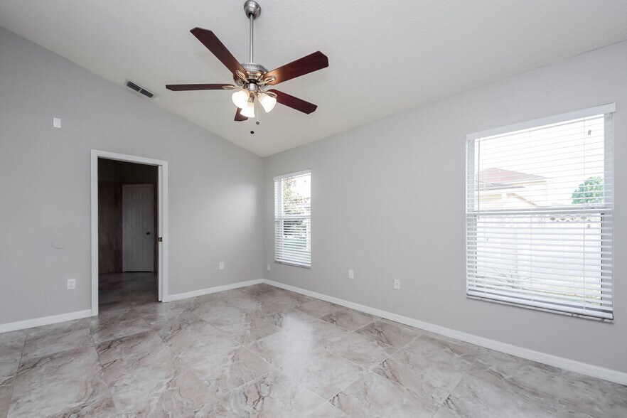 Building Photo - 458 Tamarind Parke Ln
