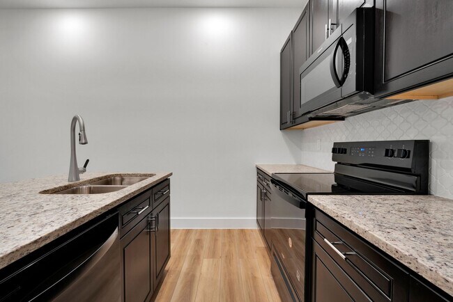 Building Photo - 5150 Kelwood St