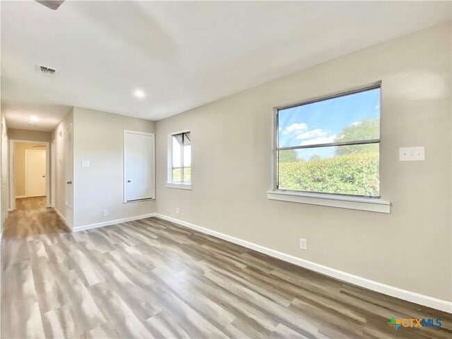 Building Photo - 2110 Blue Meadow Dr