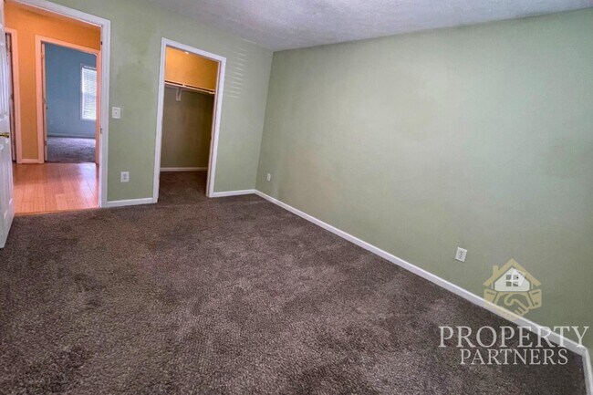 Building Photo - 2842 Highland Pl