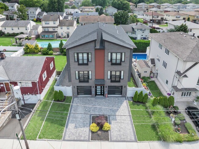 Building Photo - 285 JULIANNE Ter