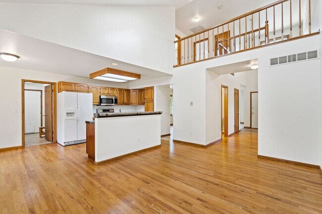 Building Photo - Spacious Home in a Great Location!