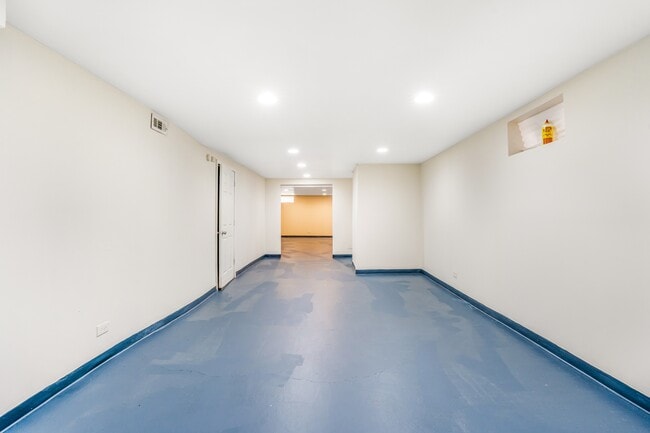 Building Photo - 8840 S Halsted St