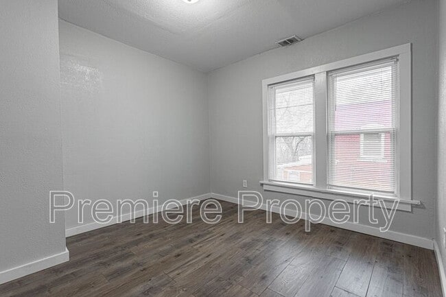 Building Photo - 1217 W 21st St