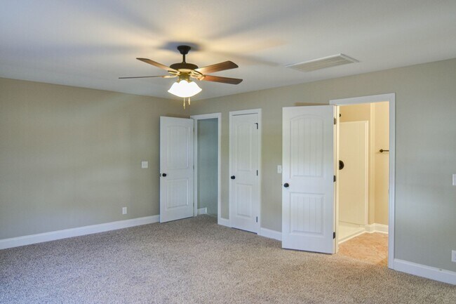 Building Photo - 3640 Fox Tail Dr