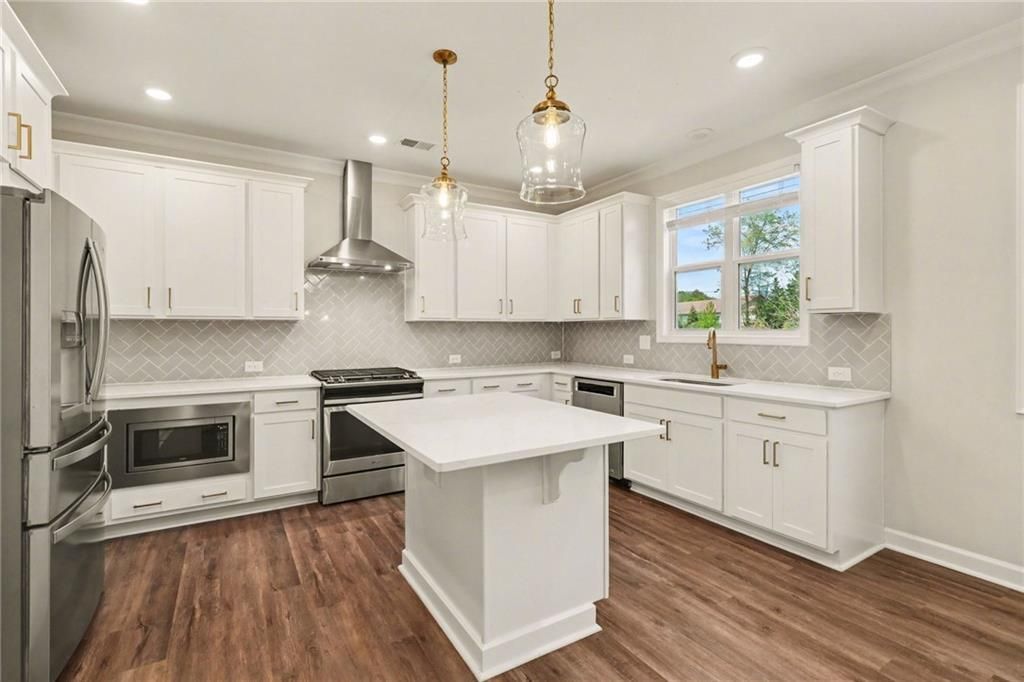 Building Photo - 545 Cresentry Brook