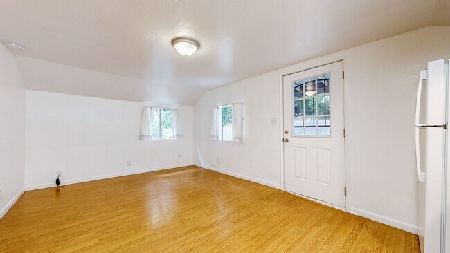 Building Photo - Adorable West County One Bedroom Cottage