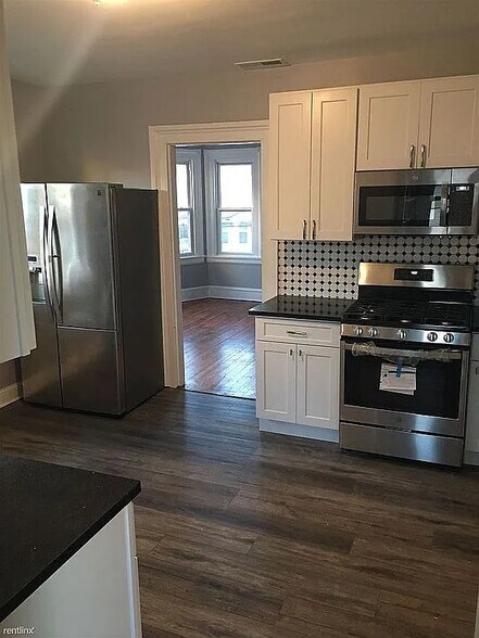 Building Photo - 98 Sanford Ave