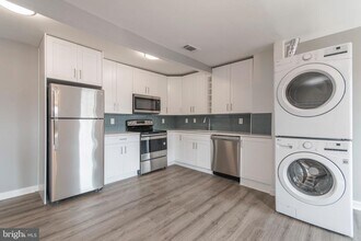 Building Photo - 515 W Girard Ave