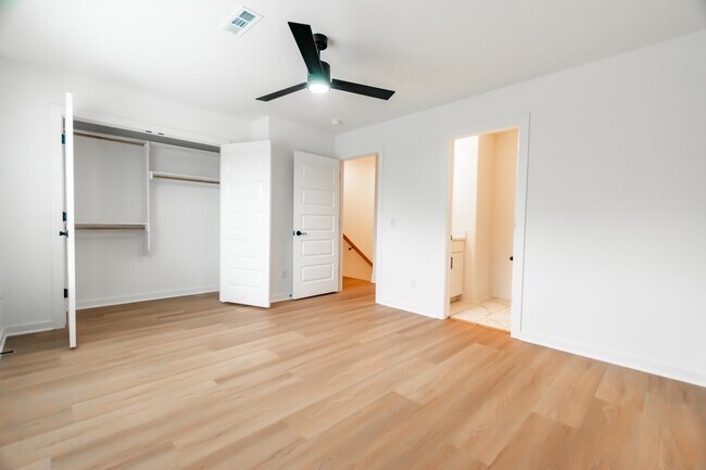 Building Photo - 1228 W James St