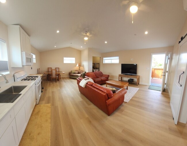 Building Photo - 1 Bed 1 bath Brand new home in Los Osos-Al...