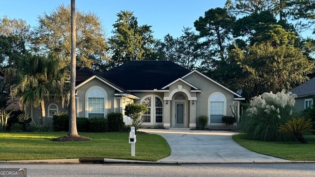 Primary Photo - 204 Cardinal Cir W