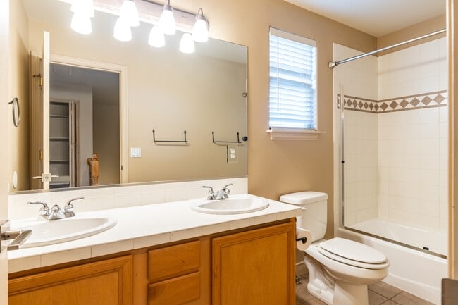Building Photo - 2070 Pannier Ct