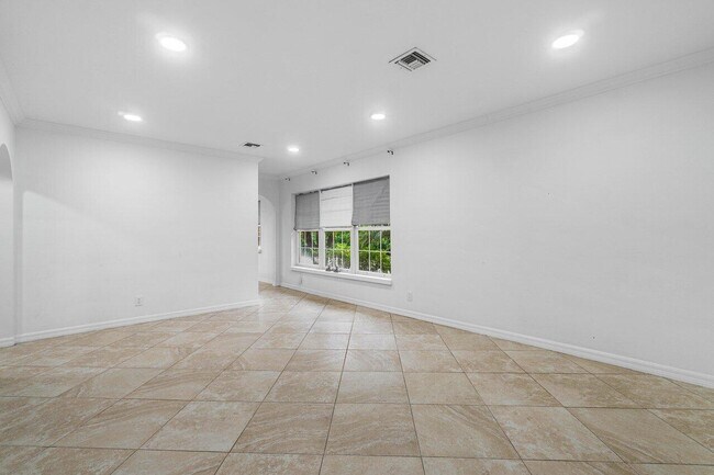 Building Photo - 4323 Redding Rd