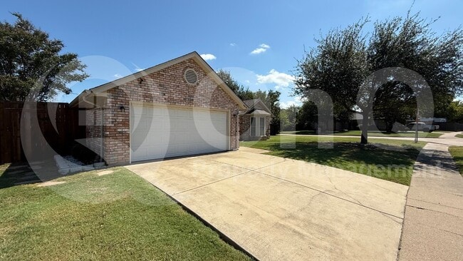 Building Photo - 6619 Running Creek Dr