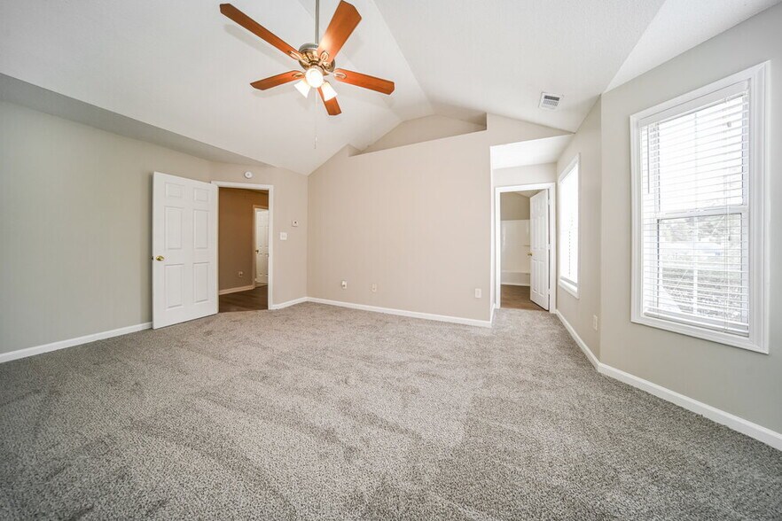 Building Photo - 7130 Ravenwood Ln