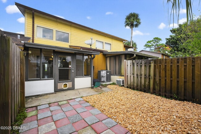 Building Photo - 168 W Sandalwood Ct