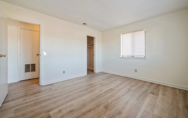 Building Photo - 1322 Old Manor Rd