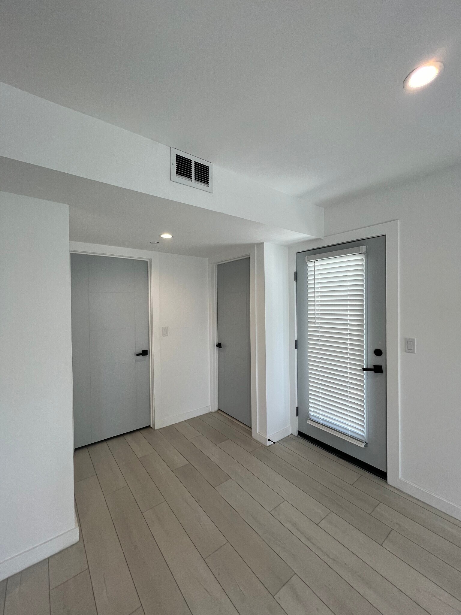 Building Photo - 248 N Dillon St