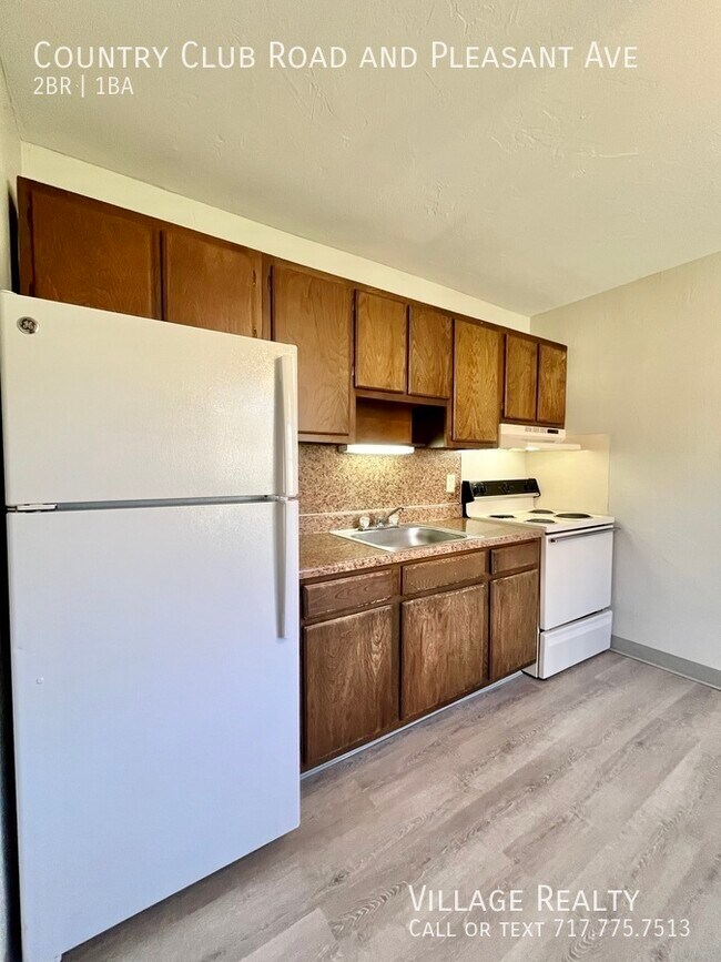 Building Photo - 605 Country Club Rd