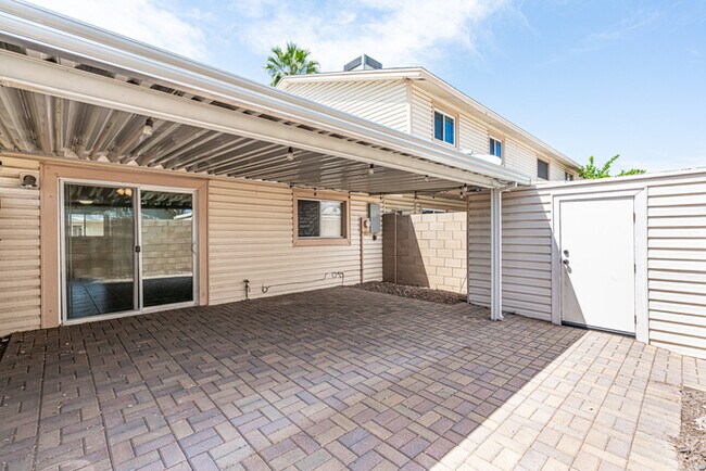 Building Photo - Great Tempe Townhouse