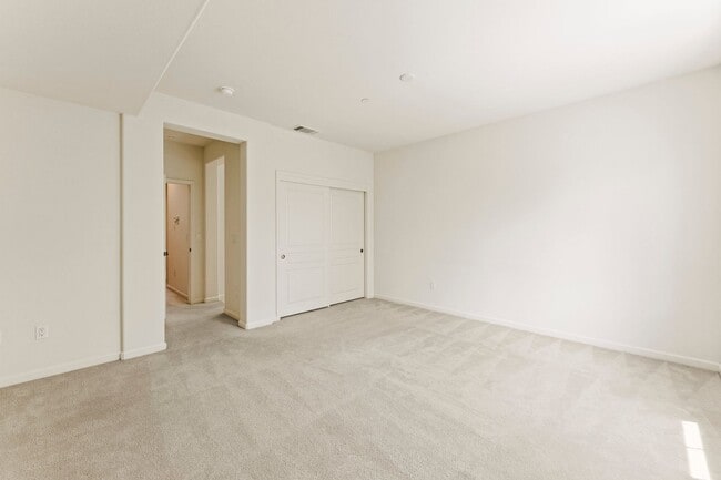 Building Photo - SUNNY TOWNHOME NEAR TRAILS STYLISH, FUNCTIONAL, & VERY ACCESSIBLE
