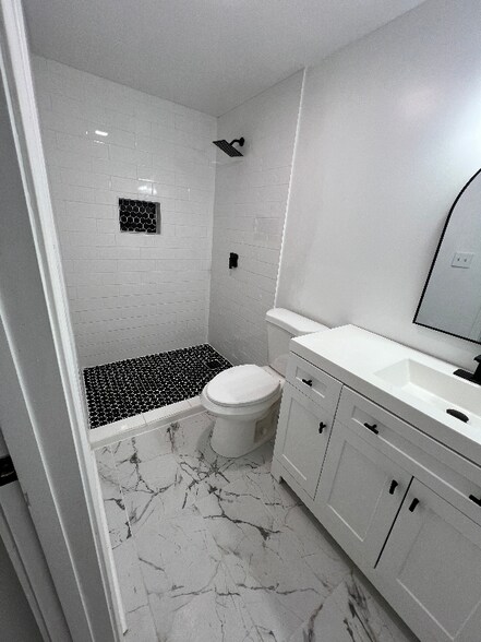 Building Photo - 2160 Dowdell Dr