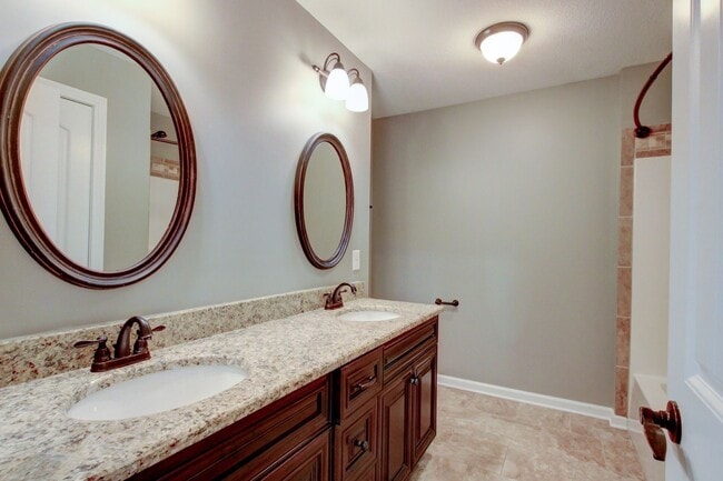 Building Photo - Executive Home on Cul de sac off exit 8.  Hurry.