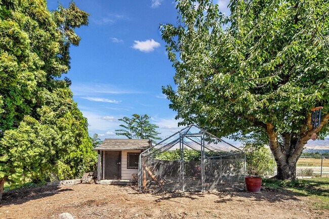 Building Photo - 2480 W Sunrise Rim Rd