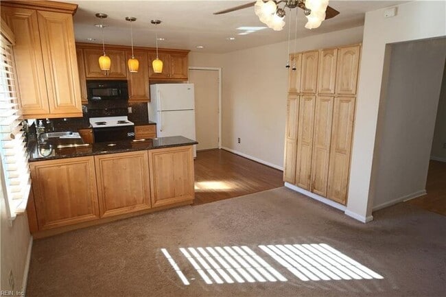 Building Photo - 821 Gene Crescent