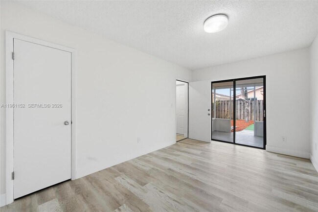 Building Photo - 1281 W 42nd St