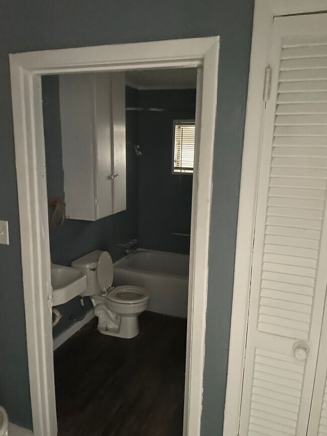 Building Photo - Newly Reduced Price! 2 Bedroom 1 Bathroom South Dallas