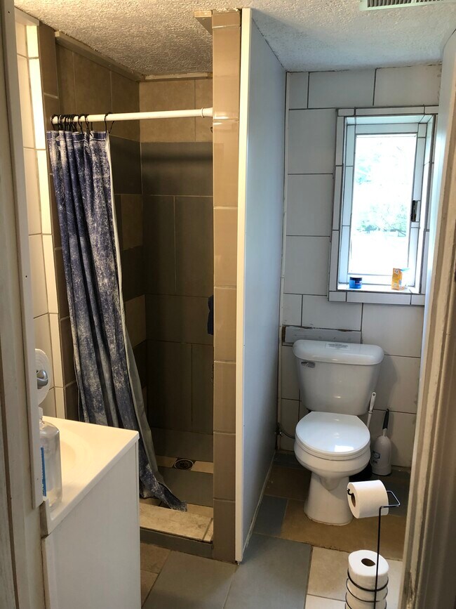 Bathroom - 3507 Reichert Rd