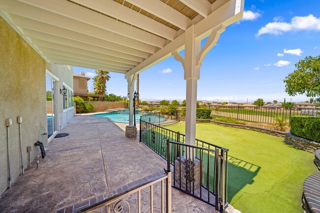 Building Photo - 3121 Club Rancho Dr
