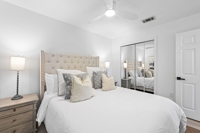 Building Photo - Cute fully furnished 1-Bedroom Codo in Sea...