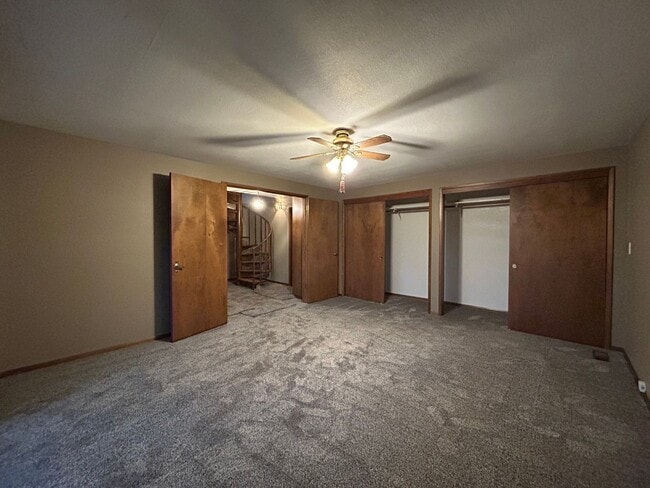 Building Photo - 6367 Woodman Dr