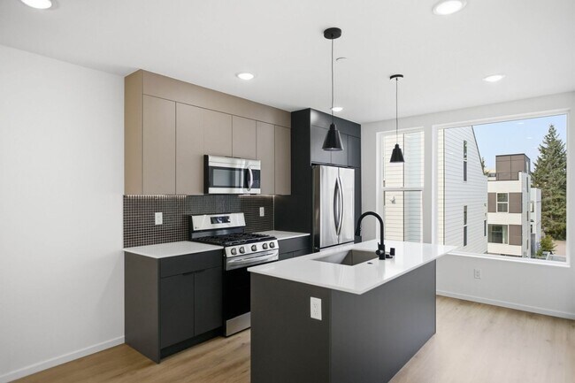 Building Photo - 12512 C 35th Ave NE