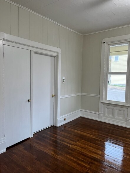 Bedroom 2/multi-purpose room - 701 Portland Ave