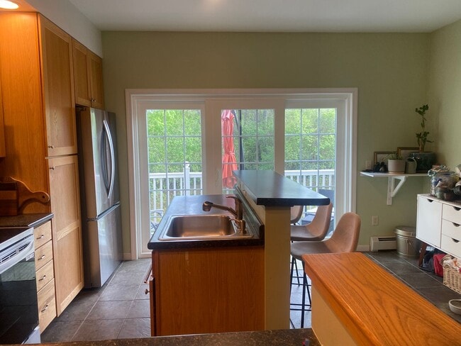 Building Photo - Beautiful Townhouse in White River Junction  (CURRENTLY UNDER CONTRACT)