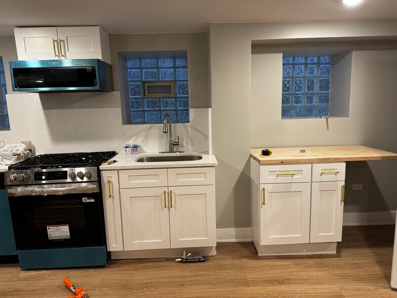 Building Photo - 3716 N Racine Ave