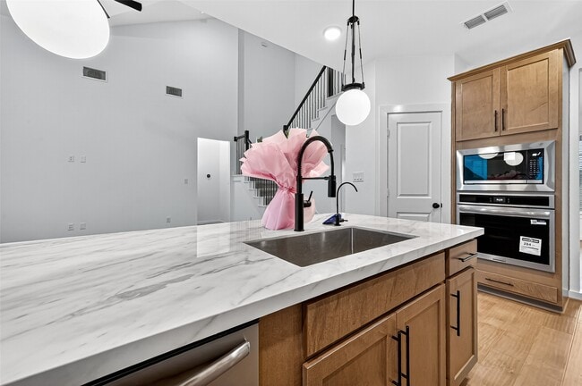 Building Photo - 10934 White Mist Dr