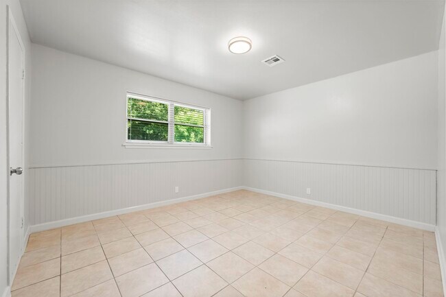 Building Photo - 21806 Falvel Rd