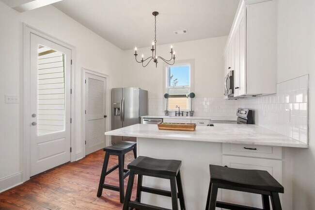 Building Photo - 2209 Louisiana Ave